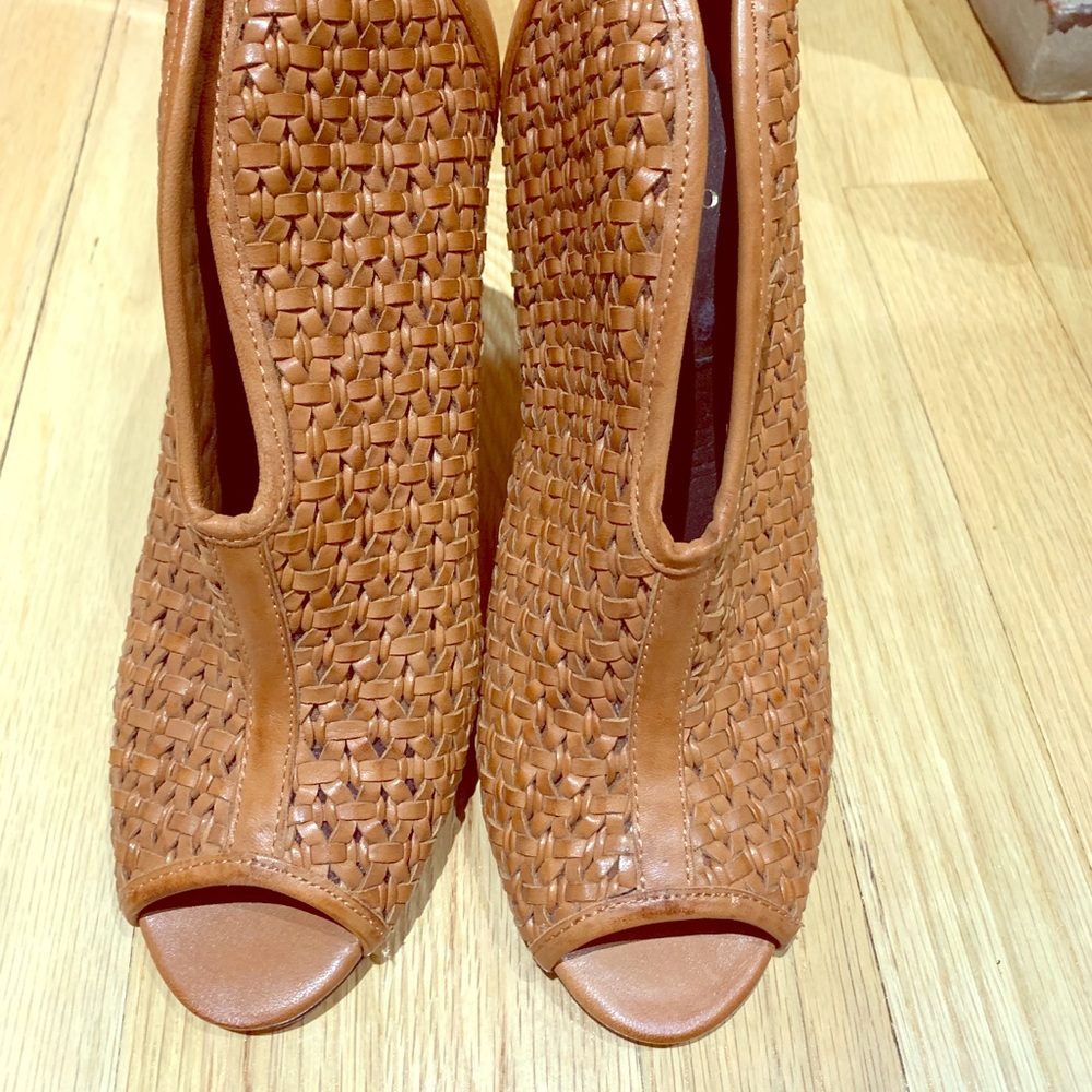 Vince Camuto Heels *NEVER WORN*